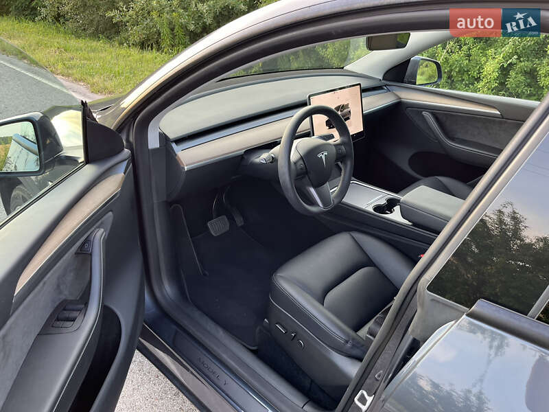 Внедорожник / Кроссовер Tesla Model Y 2023 в Львове