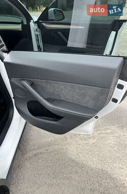 Позашляховик / Кросовер Tesla Model Y 2023 в Дніпрі фото 21 Позашляховик / Кросовер Tesla Model Y 2023 в Дніпрі