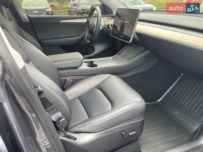Внедорожник / Кроссовер Tesla Model Y 2023 в Львове