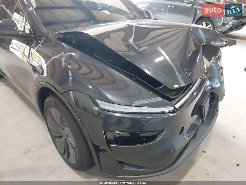 Внедорожник / Кроссовер Tesla Model Y 2025 в Киеве