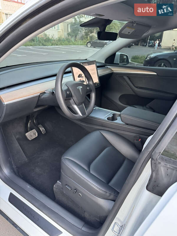 Внедорожник / Кроссовер Tesla Model Y 2023 в Могилев-Подольске