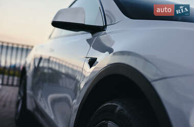 Внедорожник / Кроссовер Tesla Model Y 2022 в 