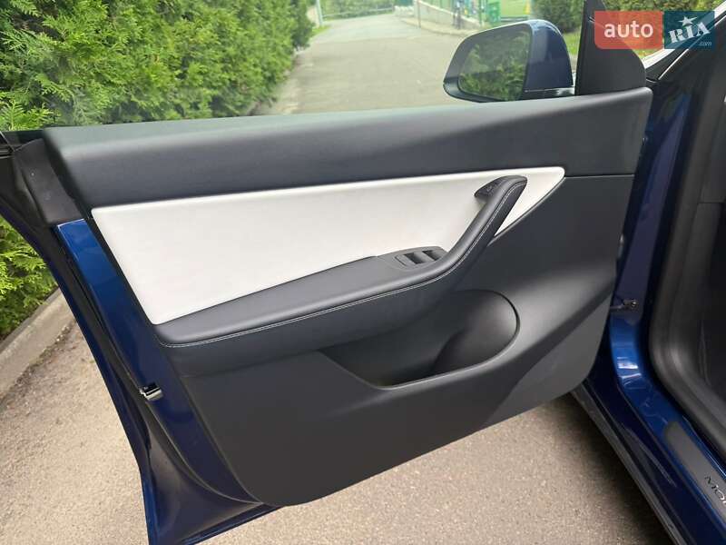 Внедорожник / Кроссовер Tesla Model Y 2022 в Львове