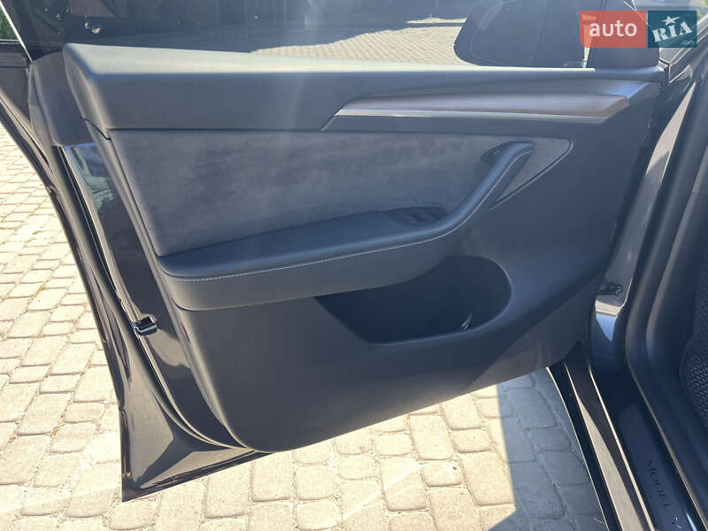 Внедорожник / Кроссовер Tesla Model Y 2024 в Тернополе