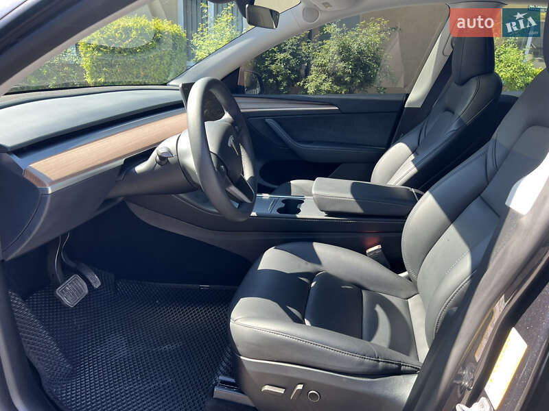 Внедорожник / Кроссовер Tesla Model Y 2024 в Тернополе