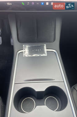 Внедорожник / Кроссовер Tesla Model Y 2024 в 