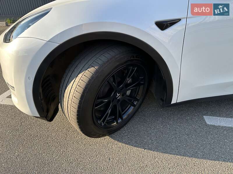 Внедорожник / Кроссовер Tesla Model Y 2021 в Киеве