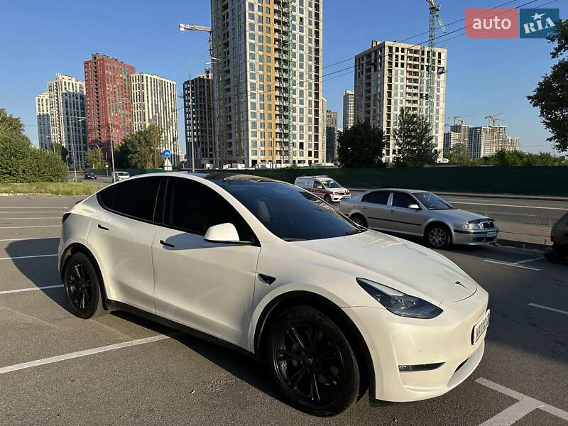 Внедорожник / Кроссовер Tesla Model Y 2021 в Киеве