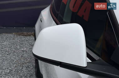 Внедорожник / Кроссовер Tesla Model Y 2021 в 