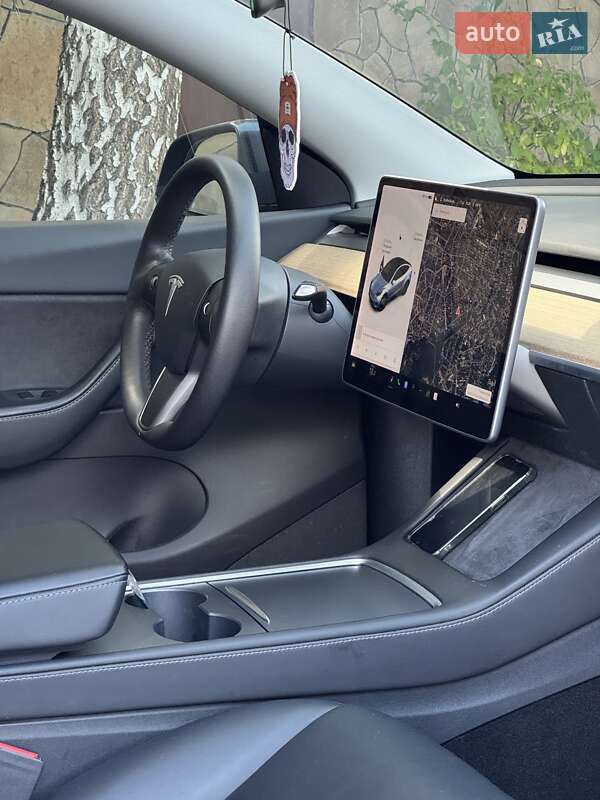 Внедорожник / Кроссовер Tesla Model Y 2021 в Киеве