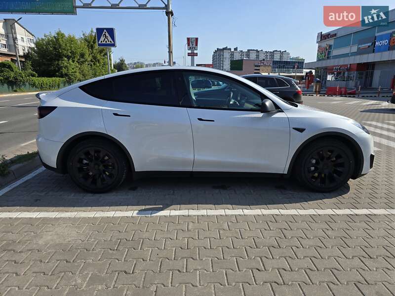 Внедорожник / Кроссовер Tesla Model Y 2022 в Киеве
