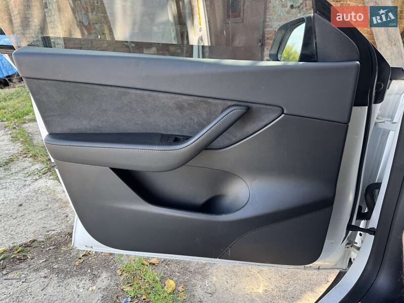 Внедорожник / Кроссовер Tesla Model Y 2022 в Ровно