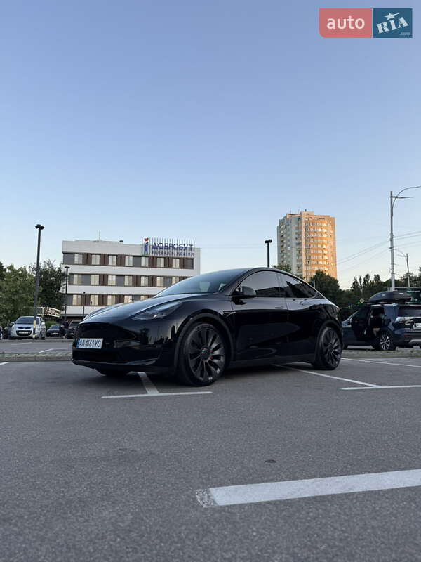 Внедорожник / Кроссовер Tesla Model Y 2023 в Киеве