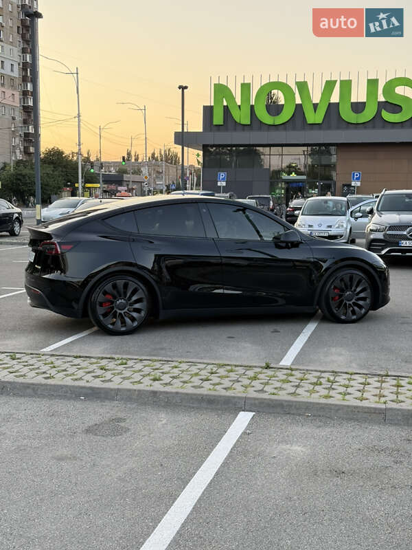 Внедорожник / Кроссовер Tesla Model Y 2023 в Киеве