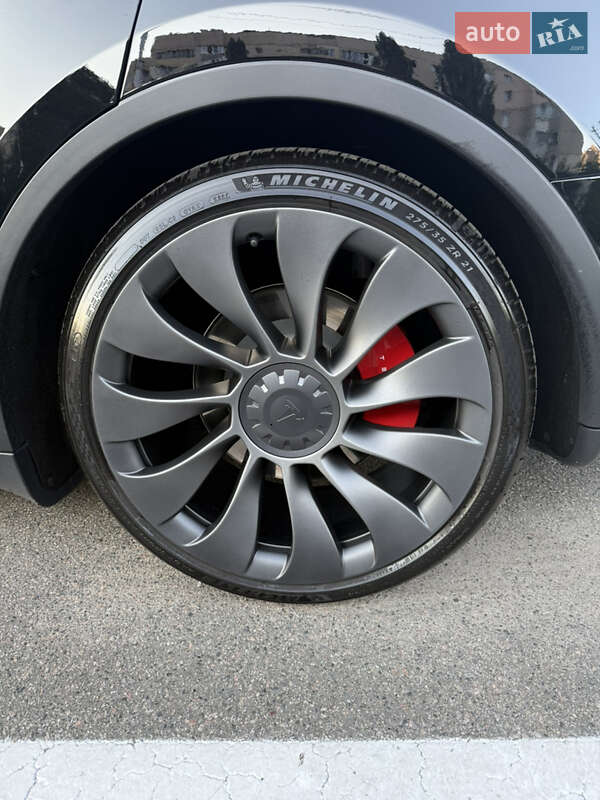 Внедорожник / Кроссовер Tesla Model Y 2023 в Киеве