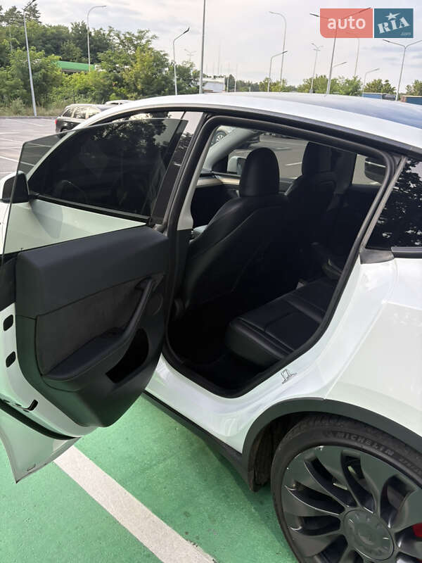 Внедорожник / Кроссовер Tesla Model Y 2023 в Борисполе