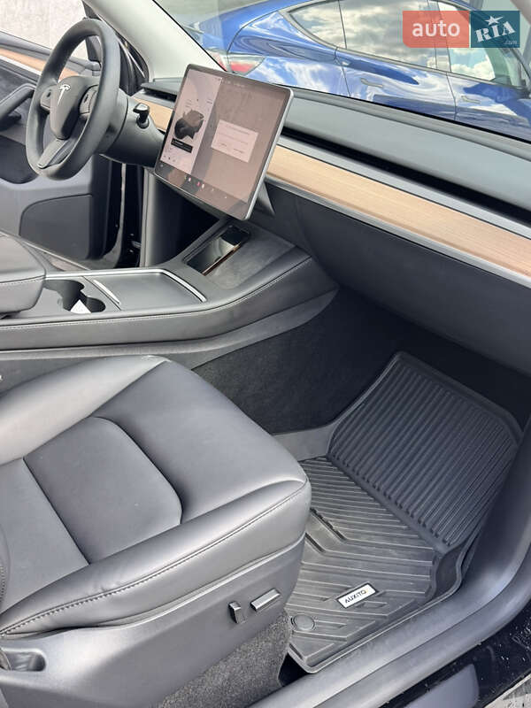 Внедорожник / Кроссовер Tesla Model Y 2023 в Киеве