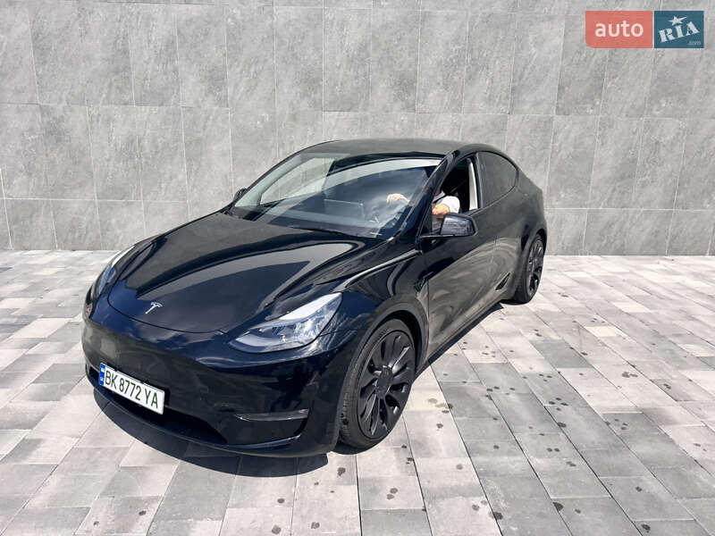 Внедорожник / Кроссовер Tesla Model Y 2023 в Киеве
