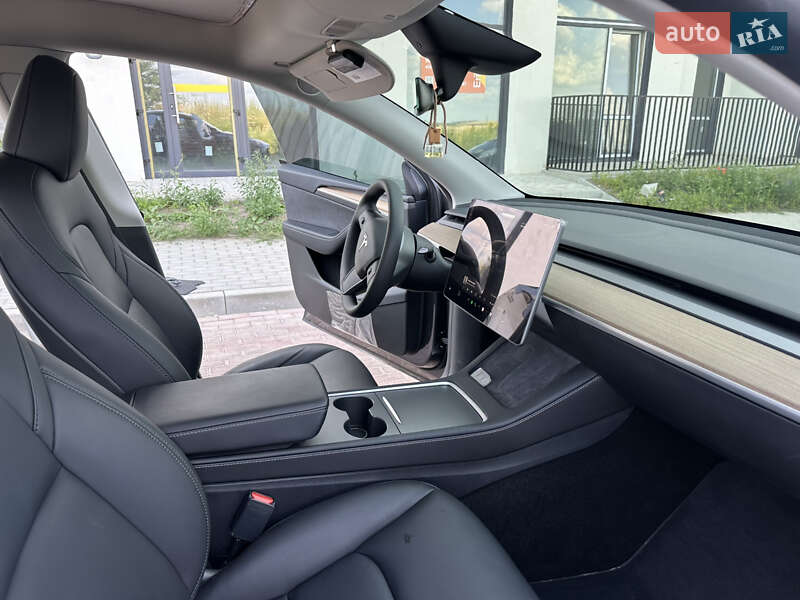 Внедорожник / Кроссовер Tesla Model Y 2024 в Ровно