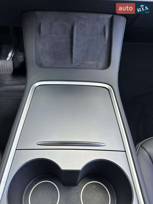Внедорожник / Кроссовер Tesla Model Y 2024 в Ровно
