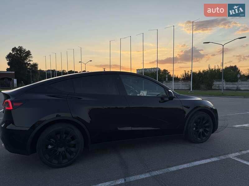 Внедорожник / Кроссовер Tesla Model Y 2022 в Киеве