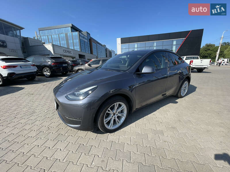 Tesla Model Y 2023