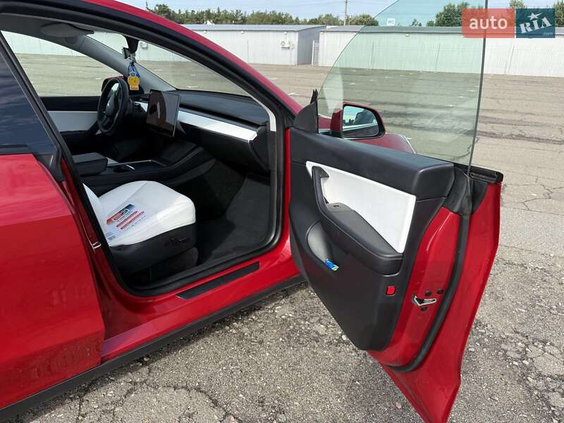 Внедорожник / Кроссовер Tesla Model Y 2021 в 