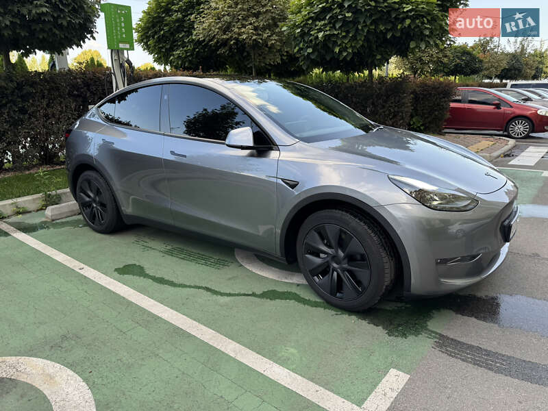 Внедорожник / Кроссовер Tesla Model Y 2024 в Киеве