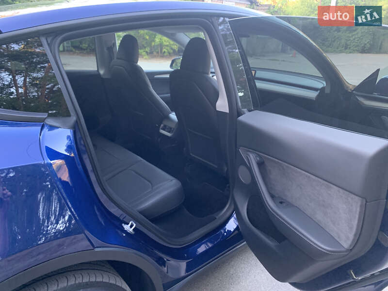 Внедорожник / Кроссовер Tesla Model Y 2023 в Киеве