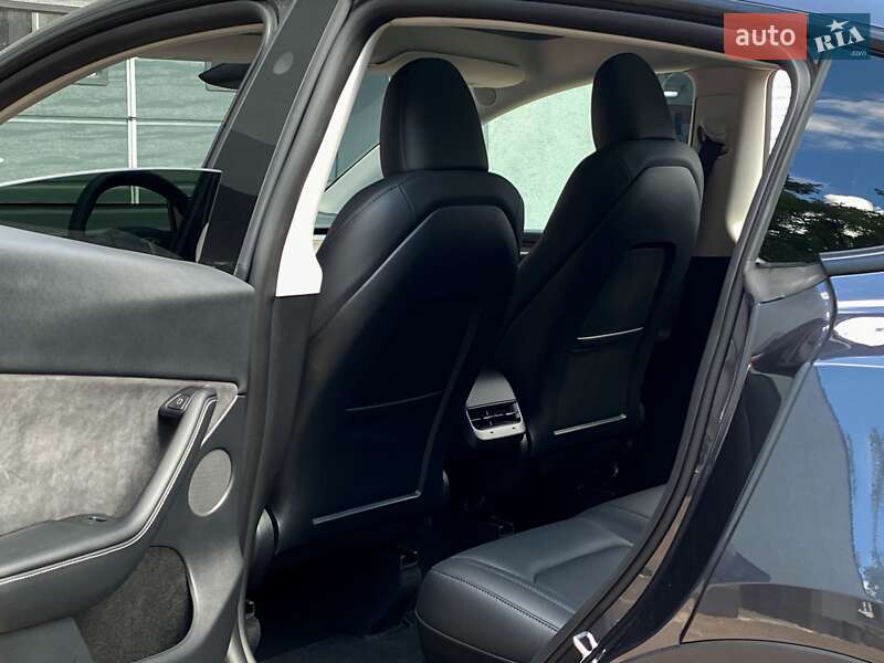 Внедорожник / Кроссовер Tesla Model Y 2024 в Киеве