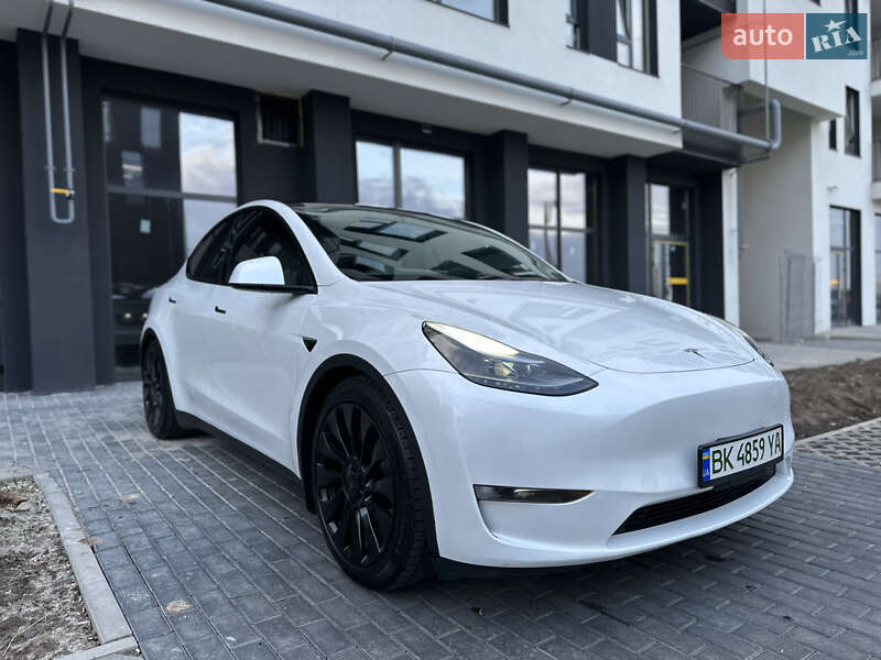 Внедорожник / Кроссовер Tesla Model Y 2023 в Ровно
