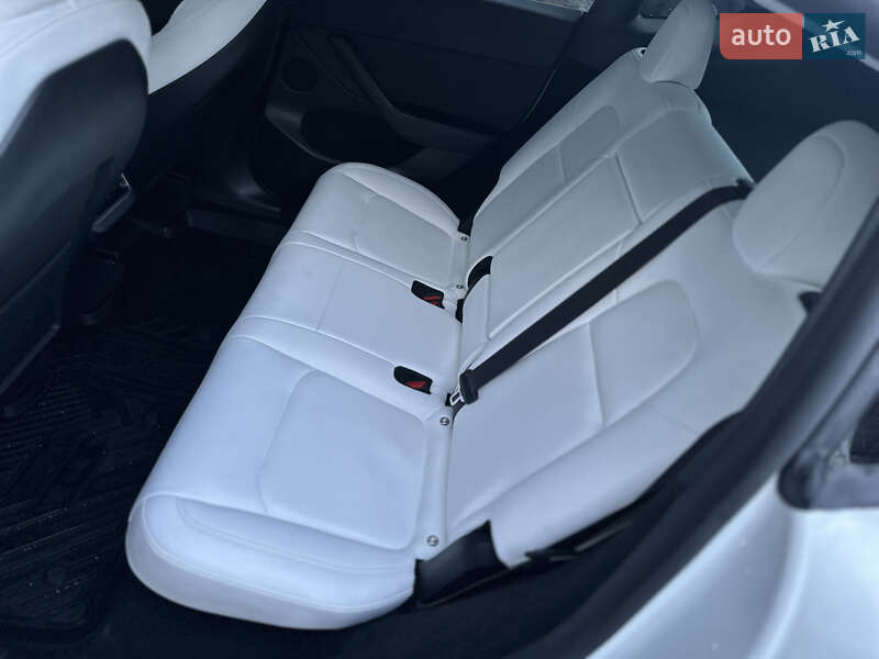 Внедорожник / Кроссовер Tesla Model Y 2023 в Ровно