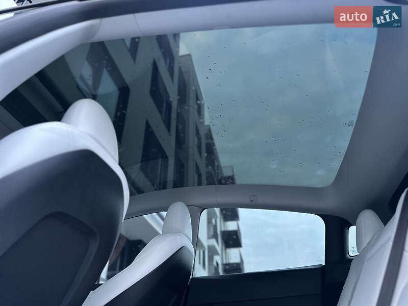 Внедорожник / Кроссовер Tesla Model Y 2023 в Ровно
