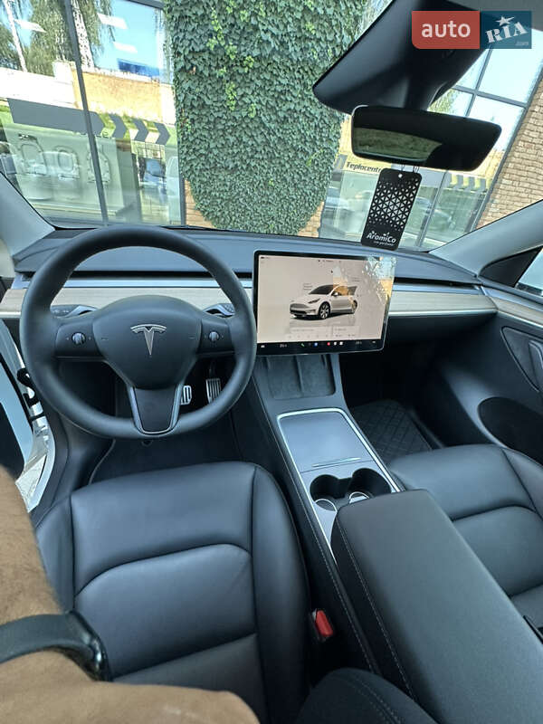 Внедорожник / Кроссовер Tesla Model Y 2024 в Черновцах