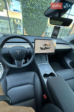 Внедорожник / Кроссовер Tesla Model Y 2024 в 