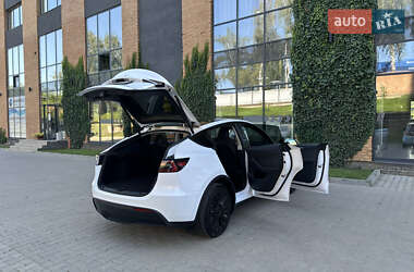 Внедорожник / Кроссовер Tesla Model Y 2024 в 