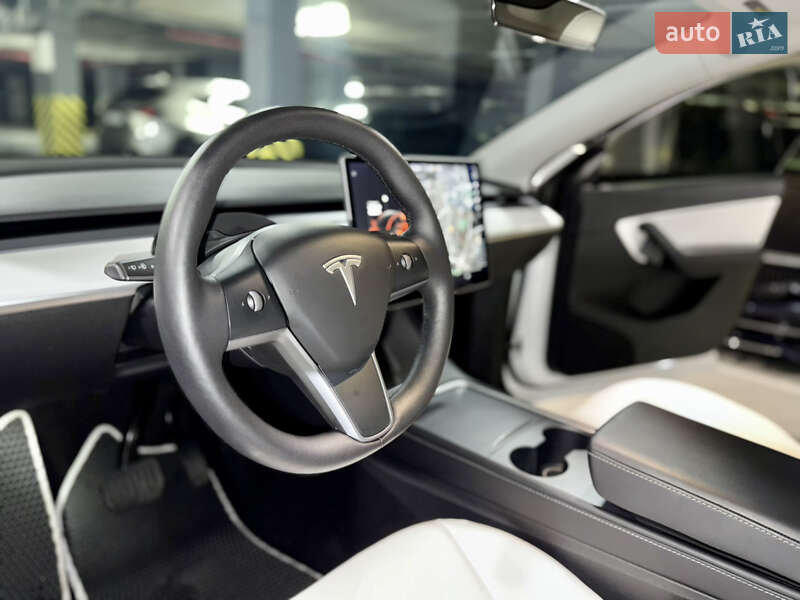 Внедорожник / Кроссовер Tesla Model Y 2021 в Киеве