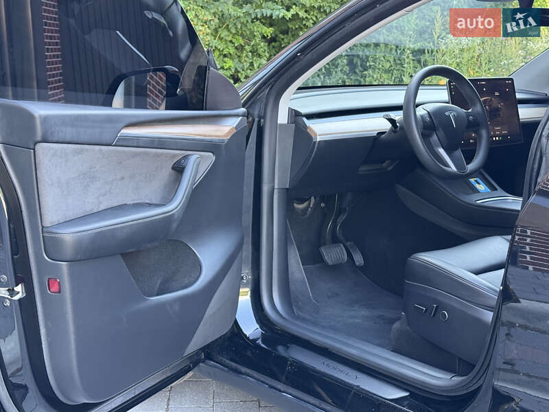 Внедорожник / Кроссовер Tesla Model Y 2023 в Тернополе