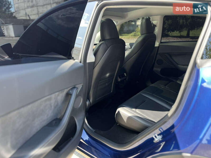 Позашляховик / Кросовер Tesla Model Y 2024 в Києві