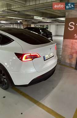 Внедорожник / Кроссовер Tesla Model Y 2021 в 