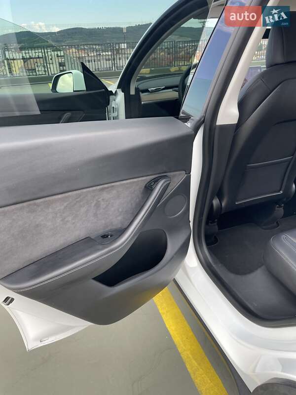 Внедорожник / Кроссовер Tesla Model Y 2021 в Первомайске