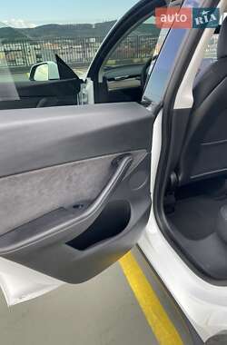 Внедорожник / Кроссовер Tesla Model Y 2021 в 
