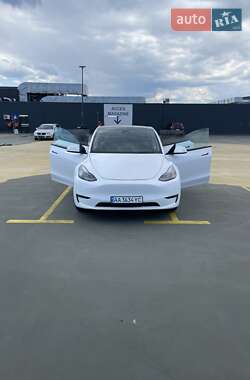 Внедорожник / Кроссовер Tesla Model Y 2021 в 