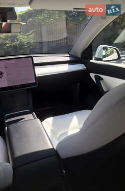 Внедорожник / Кроссовер Tesla Model Y 2021 в 