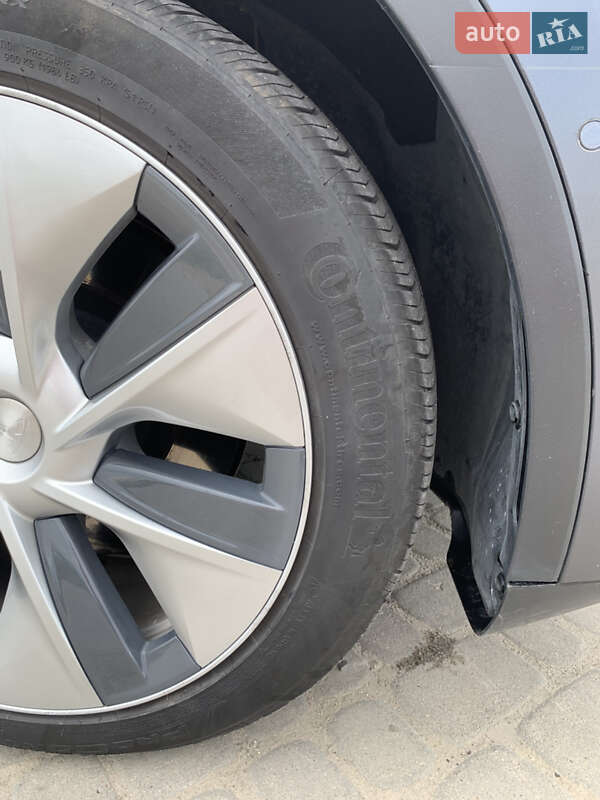 Внедорожник / Кроссовер Tesla Model Y 2020 в Львове