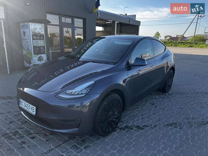 Tesla Model Y 2023