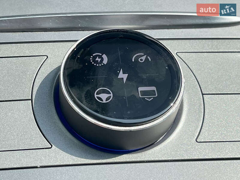 Внедорожник / Кроссовер Tesla Model Y 2023 в Киеве