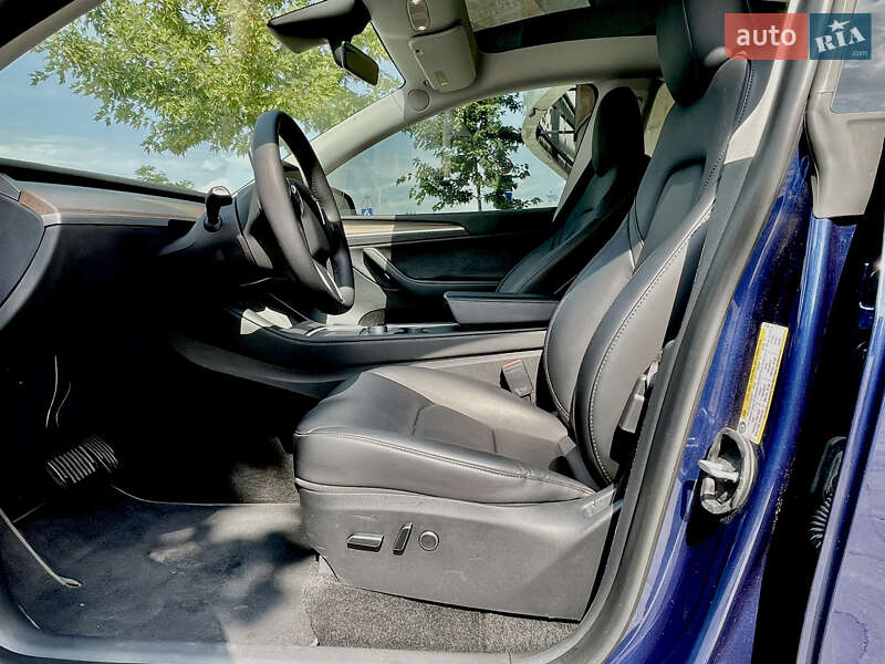 Внедорожник / Кроссовер Tesla Model Y 2023 в Киеве