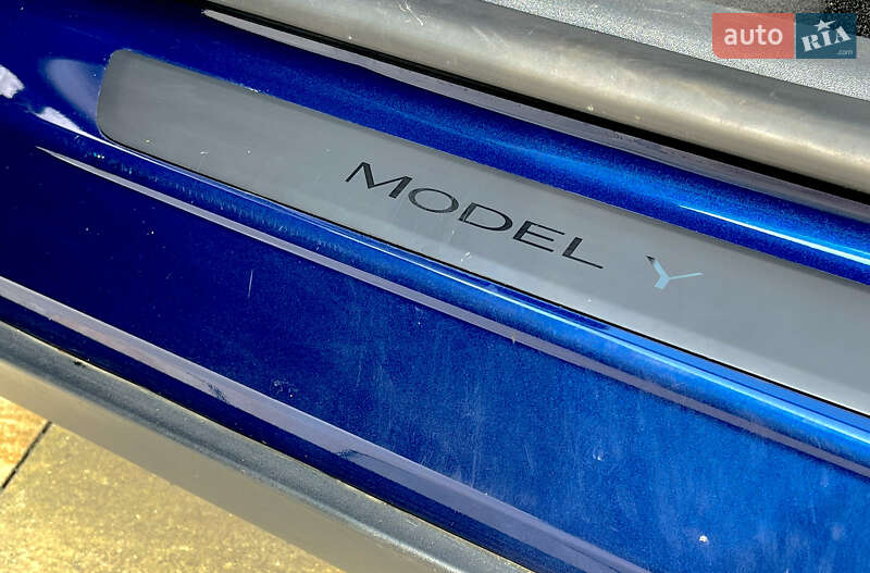 Внедорожник / Кроссовер Tesla Model Y 2023 в Киеве