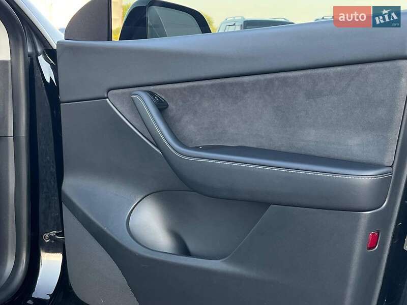 Внедорожник / Кроссовер Tesla Model Y 2022 в Львове
